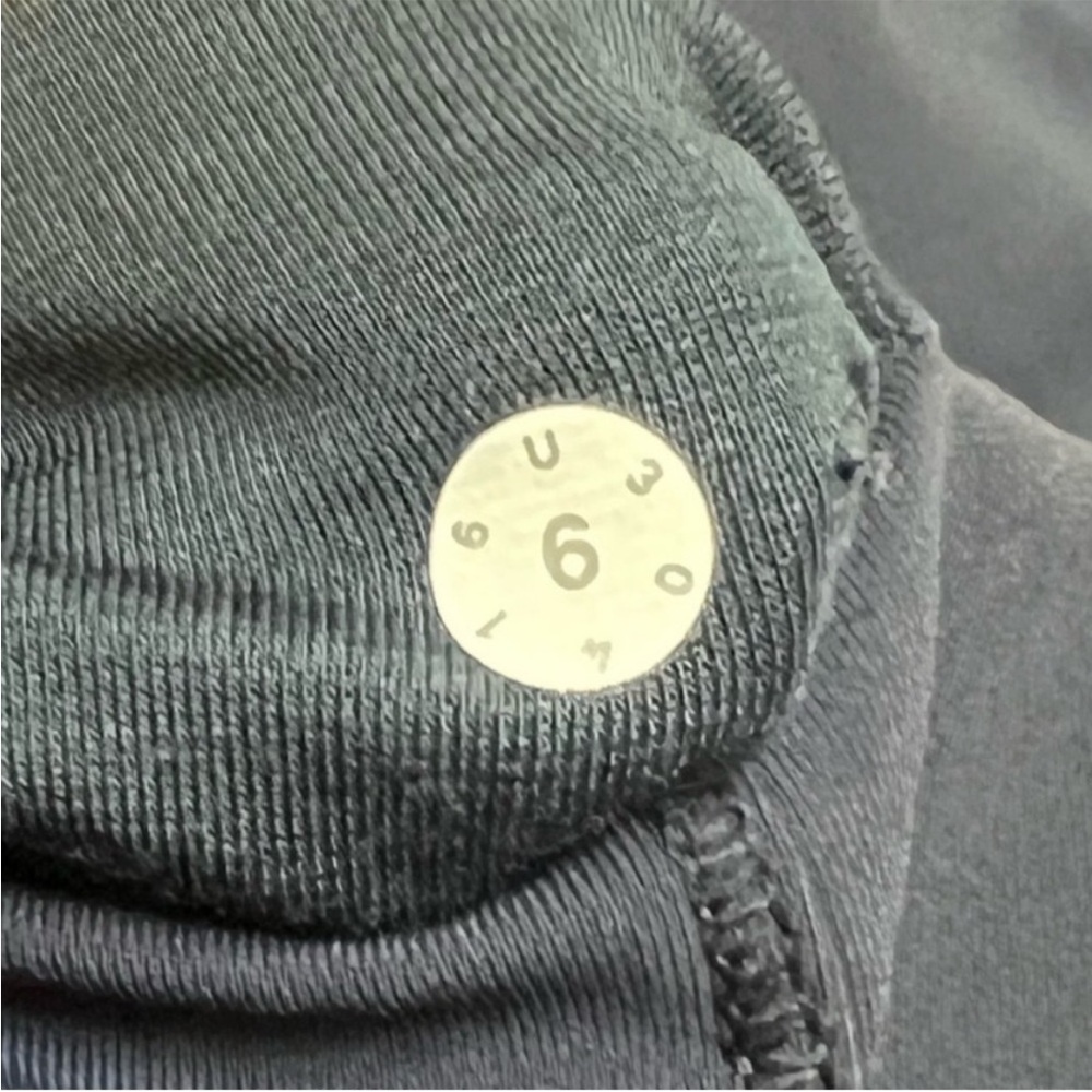 Lululemon Cadence Crusher Tight With Reflective Detail On Legs - Picture 8 of 9